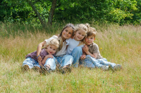 Neefje en nichtjes in de duinen